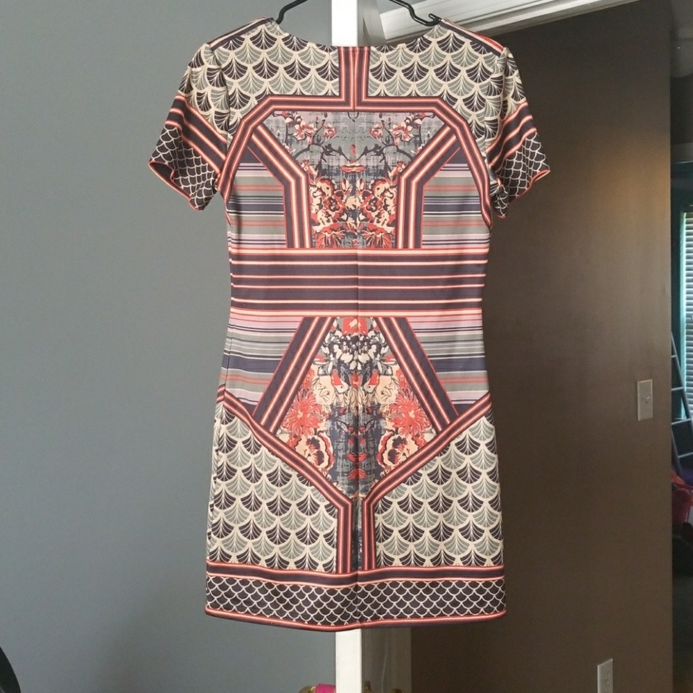 Patterned mini dress - Picture 2 of 3